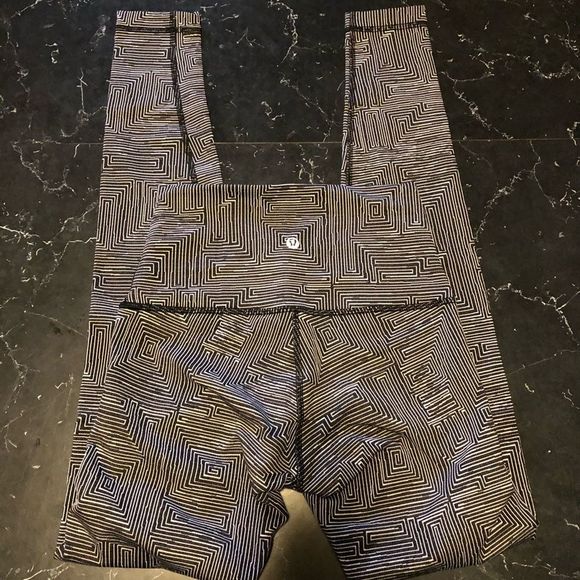 LULULEMON size 4 - Picture 3 of 6